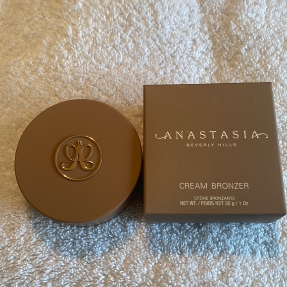 Anastasia Beverly Hills Cream Bronzer in Caramel - Picture 3 of 6